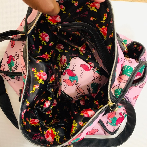 Betsey Johnson Pink Flamingo Luggage Travel Bag - Picture 2 of 6